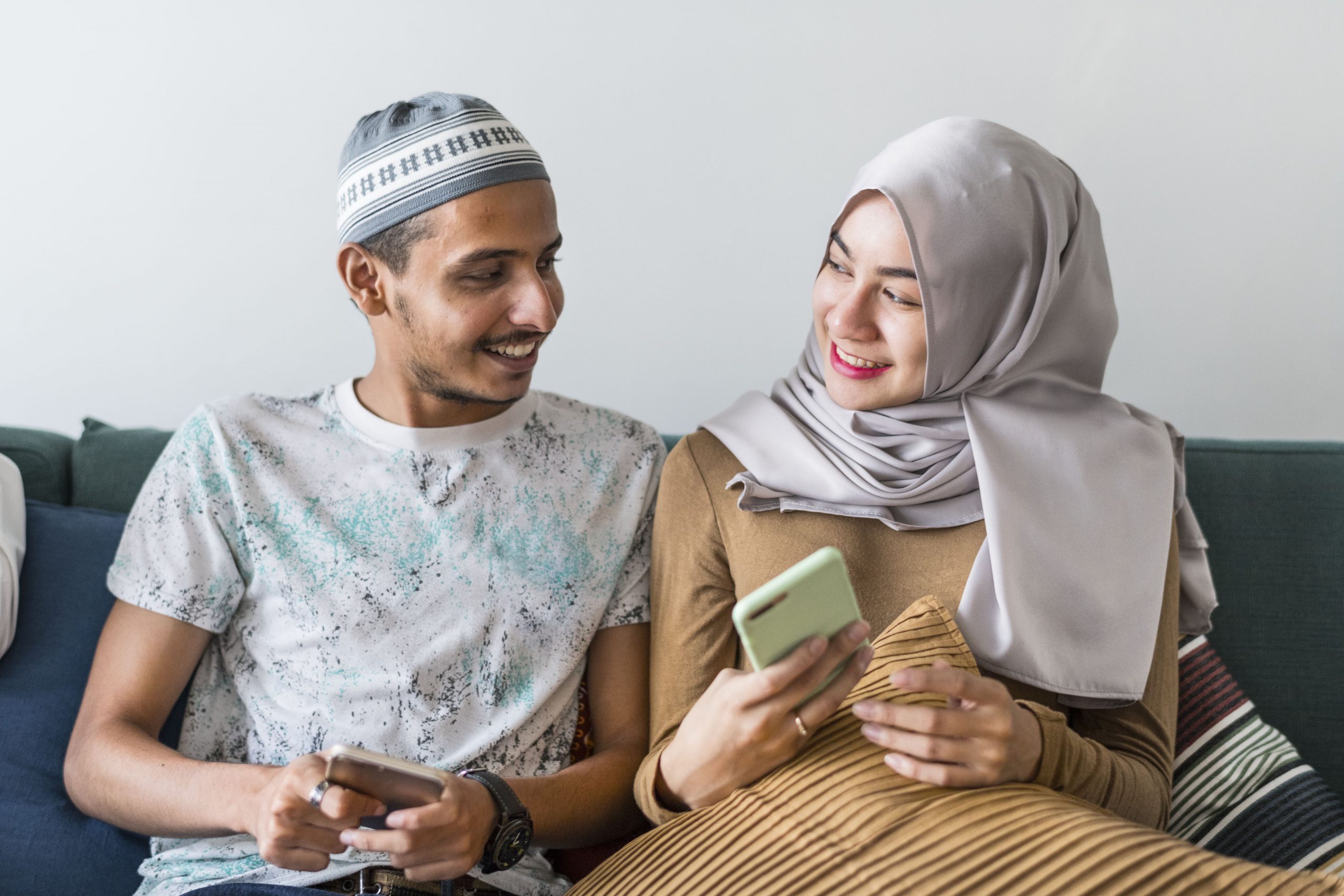 muslim-friends-using-social-media-on-phones-2021-08-27-00-05-17-utc-min