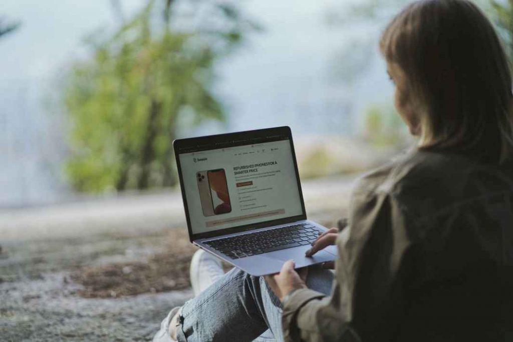Digital nomad